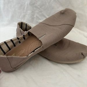 TOMS | Beige Canvas Slip-Ons